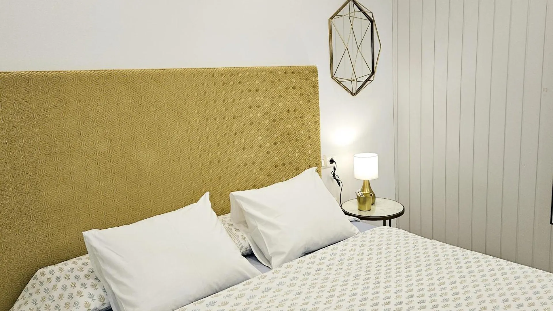 Stay Home & Away In The Heart Of Historical Town Of Malaga Apartment